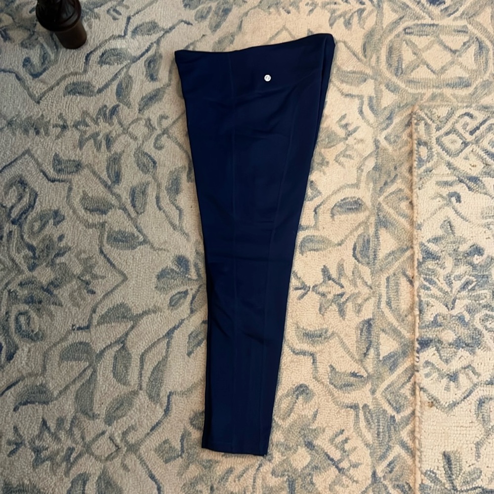 Zella navy leggings, navy blue, not fleece lines, 7/8 length.
